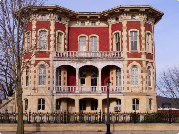 18 House Before.jpg Optimized
